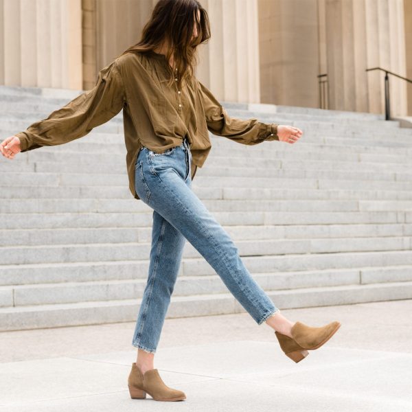Eva Everyday Chelsea Boot - Image 3